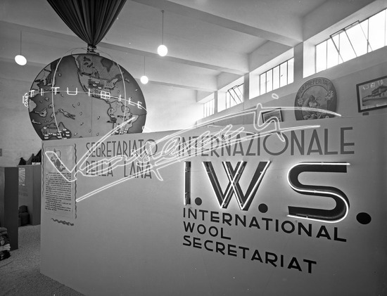 Fiera Campionaria di Vicenza 1949 : Segretariato Internazionale della Lana. Lastra di vetro - negativo bianco e nero fto mm 240X300