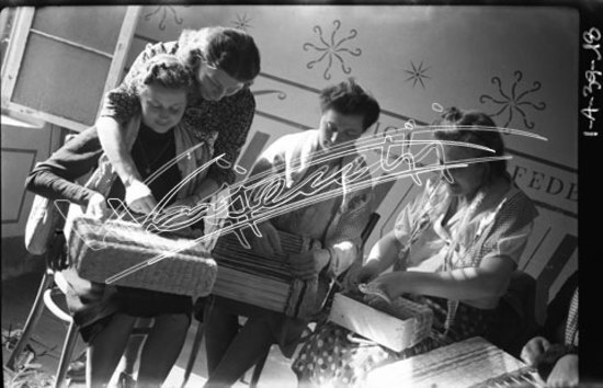 Lavorazione della paglia : Fascio Femminile, Donne Rurali. pellicola - negativo bianco e nero fto mm 60x90