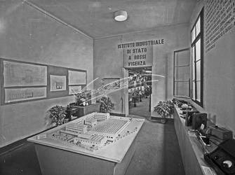Fiera Campionaria di Vicenza 1952 Stand dell Istituto Industriale di Stato A. Rossi
