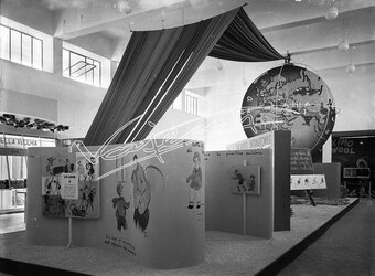 Fiera Campionaria di Vicenza 1949 Stand Segretariato Internazionale della Lana Fiera Campionaria di Vicenza 1949 Stand Segretariato Internazionale della Lana