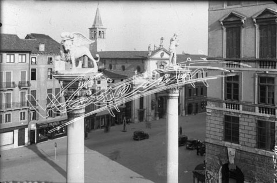 Piazza Biade. lastra di vetro - negativo bianco e nero fto mm 100x150