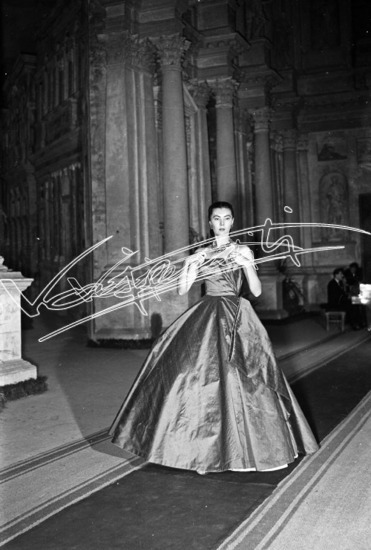 Fiera Campionaria di Vicenza 1951: Alta Moda al Teatro Olimpico. Pellicola - negativo bianco e nero f.to mm 60x90