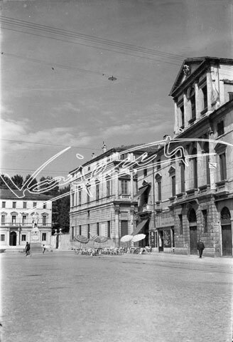 Piazza Castello. pellicola - negativo bianco e nero fto mm 60x90