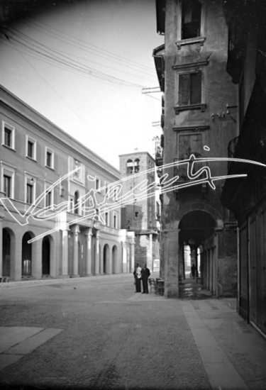 Contrà Garibaldi. lastra di vetro - negativo bianco e nero fto mm 130x180