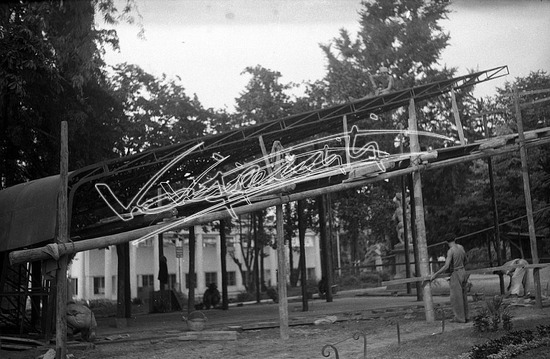 Fiera Campionaria di Vicenza 1949: Allestimento padiglioni. Pellicola - negativo bianco e nero f.to mm 60x90