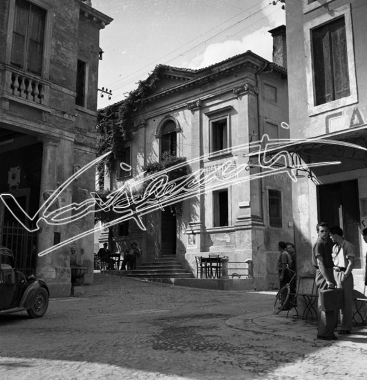 Montebello Vicentino: Trattoria al Castello. Pellicola - negativo bianco e nero fto mm 60x60