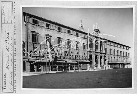 Monte di Pietà e Chiesa di San Vincenzo. pellicola - negativa B&N f.to mm 90x120