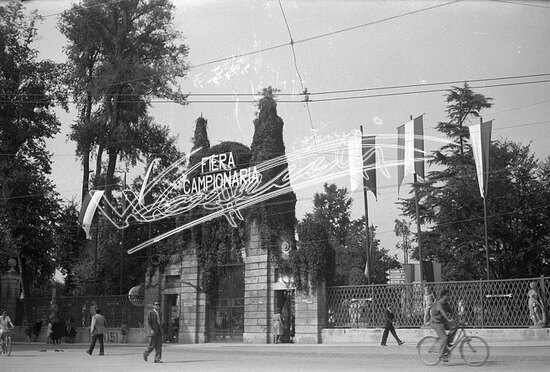 Fiera Campionaria di Vicenza 1946 : Ingresso. pellicola - negativo bianco e nero fto mm 60X90