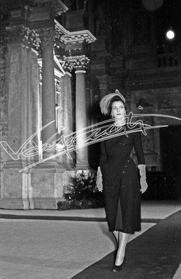 Fiera Campionaria di Vicenza 1949: Alta Moda al Teatro Olimpico. Pellicola - negativo bianco e nero f.to mm 24X36