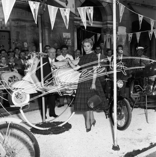 Fiera Campionaria di Vicenza 1956: Edy Campagnoli. Pellicola - negativo bianco e nero fto mm 60x60