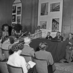 Fiera Campionaria di Vicenza 1953 Mostra della Produttività Convegno Provinciale degli Artigiani Fiera Campionaria di Vicenza 1953 Mostra della Produttività Convegno Provinciale degli Artigiani
