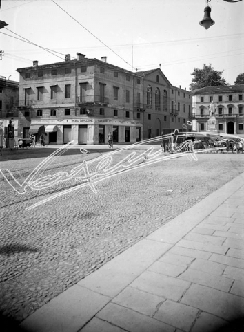 Piazza Castello. lastra di vetro - negativo bianco e nero fto mm 130x180