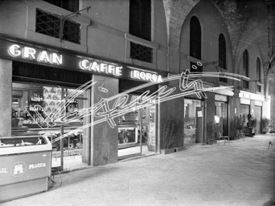 Gran Caffè Borsa. lastra di vetro - negativo bianco e nero fto mm 90x120