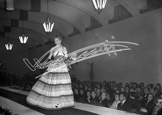 Fiera Campionaria di Vicenza 1952: Sfilata di Moda. lastra di vetro - negativo bianco e nero fto mm 90x120