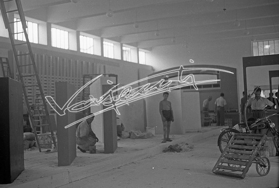 Fiera Campionaria di Vicenza 1949: Allestimento padiglioni. Pellicola - negativo bianco e nero f.to mm 24X36