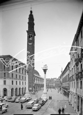 Piazza dei Signori. lastra di vetro - negativo bianco e nero fto mm 130x180