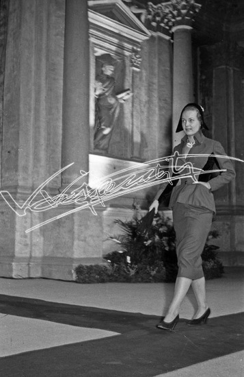 Fiera Campionaria di Vicenza 1949: Alta Moda al Teatro Olimpico. Pellicola - negativo bianco e nero f.to mm 24X36