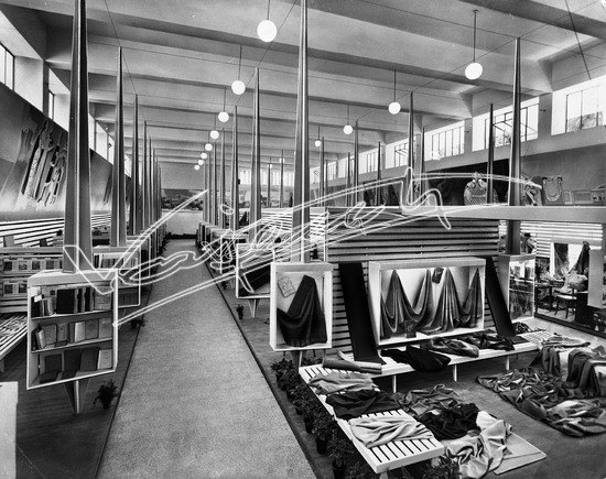 Fiera Campionaria di Vicenza 1950 : Padiglione della lana. Lastra di vetro - negativo bianco e nero fto mm 130X180