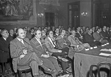 Fiera Campionaria di Vicenza 1953 Mostra della Produttività Convegno in Camera di Commercio Fiera Campionaria di Vicenza 1953 Mostra della Produttività Convegno in Camera di Commercio