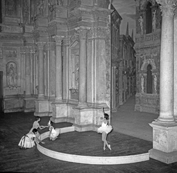 Scuola di danza Vanna Busolini Scuola di danza Vanna Busolini