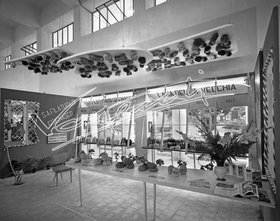 Fiera Campionaria di Vicenza 1949 : Stand Filatura di Grignasco. Lastra di vetro - negativo bianco e nero fto mm 240X300