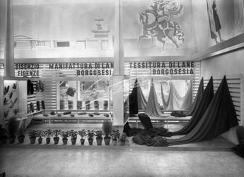 Fiera Campionaria di Vicenza 1950 Stand Manifattura di Borgosesia Fiera Campionaria di Vicenza 1950 Stand Manifattura di Borgosesia