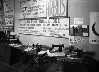 Fiera Campionaria di Vicenza 1948 Stand della ditta Rino Dalle Ore Fiera Campionaria di Vicenza 1948 Stand della ditta Rino Dalle Ore