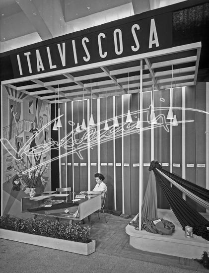 Fiera Campionaria di Vicenza 1952: Stand Italviscosa. Lastra di vetro - negativo bianco e nero f.to mm 180X240