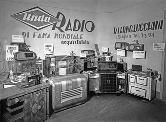 Fiera Campionaria di Vicenza 1949 Stand della ditta Salerno Lucchini Fiera Campionaria di Vicenza 1949 Stand della ditta Salerno Lucchini