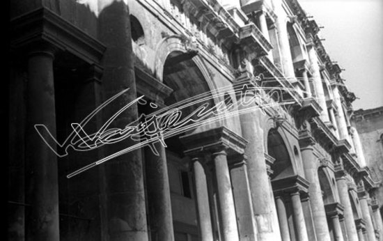 Piazza delle Erbe. pellicola - negativo bianco e nero fto mm 24X36