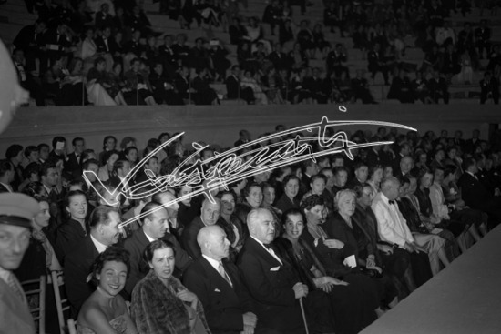 Fiera Campionaria di Vicenza 1951: Alta Moda al Teatro Olimpico. Pellicola - negativo bianco e nero f.to mm 60x90