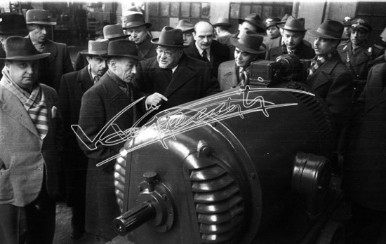 Fiera Campionaria di Vicenza 1948 : On. Antonio Cavalli: Visita alle industrie Vicentine. Pellicola - negativo bianco e nero f.to mm 24X36