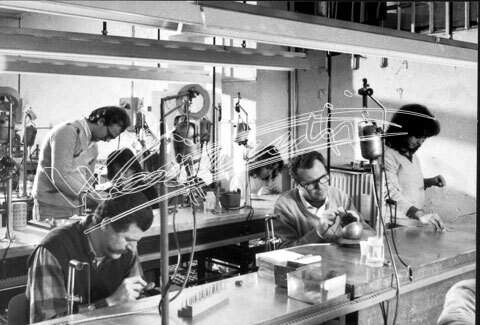 Il Valore della Mano : Cento anni di evoluzione dell`Artigianato Orafo. Pellicola - negativo colori f.to mm 90X120