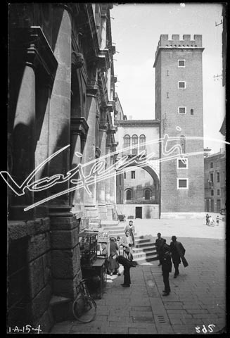 Piazza delle Erbe : Torre del Girone. lastra di vetro - negativo bianco e nero fto mm 100x150