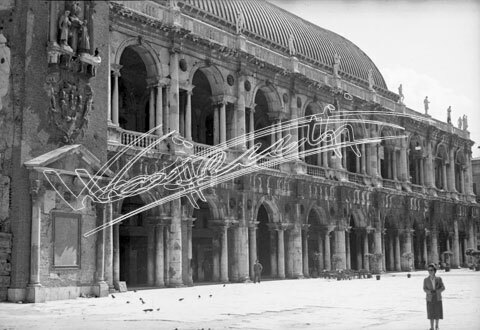Basilica Palladiana : restauro 1947-1951. pellicola-negativo bianco e nero-24X36