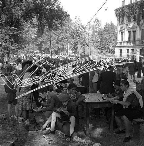 Fiera Campionaria di Vicenza 1946 : Campo Marzo. pellicola - negativo bianco e nero fto mm 60X60