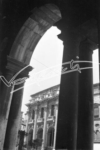 Loggia del Capitanio : Piazza dei Signori. pellicola - negativo bianco e nero fto mm 60x90