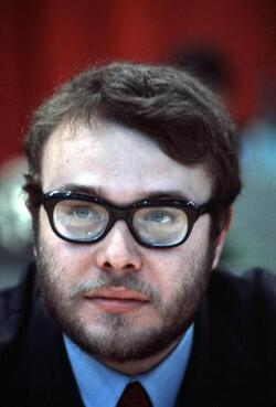 CLAUDIO PETRUCCIOLI POLITICO PCI