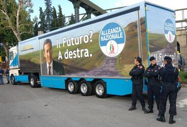 GIANFRANCO FINI POLITICO AN TIR