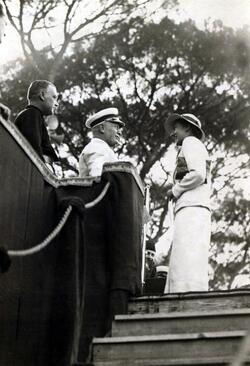 Benito Mussolini Duce dell Italia fascista con la figlia EDDA A VILLA BORGHESE