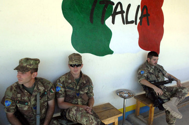 CONTINGENTE ITALIANO IN AFGHANISTAN MILITARI NATO CAMP INVICTA ISAF KABUL AFGHANISTAN