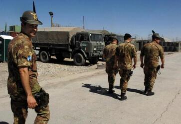 CONTINGENTE ITALIANO IN AFGHANISTAN MILITARI NATO CAMP INVICTA ISAF KABUL AFGHANISTAN