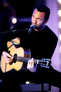 BIAGIO ANTONACCI CHITARRA STRUMENTO CANTANTE