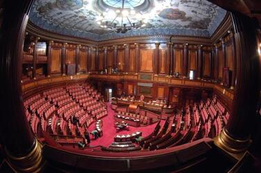 SENATO AULA VUOTA