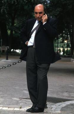 AGAZIO LOIERO POLITICO CELLULARE