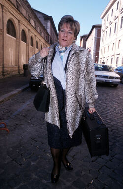 MICHELA SIRONI CON LA VALIGIA