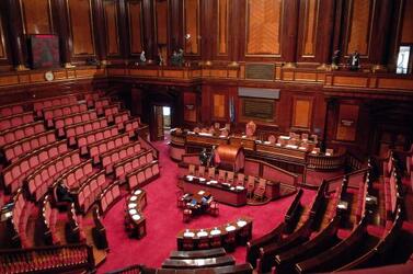 SENATO AULA VUOTA