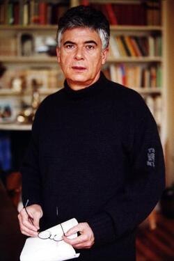 CLAUDIO MARTELLI POLITICO FOTOGRAFATO NELLA SUA CASA CLAUDIO MARTELLI POLITICO FOTOGRAFATO NELLA SUA CASA