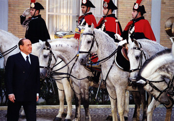 SILVIO BERLUSCONI PRESIDENTE DEL CONSIGLIO IN VISITA ALLA SCUOLA UFFICIALI CARABINIERI