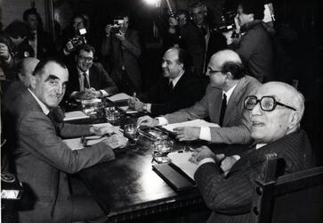 PENTAPARTITO AMINTORE FANFANI POLITICO DC BETTINO CRAXI PSI VALERIO ZANONE PLI PIETRO LONGO PSDI CIRIACO DE MITA ODDO BIASINI PRI 1987